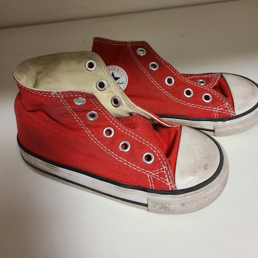 Red toddler hightop converse